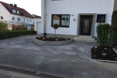 Terrassenplatten im Vorhof